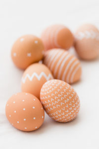 Weekend Reads - Easter Egg IDeas - Painted Brown Eggs